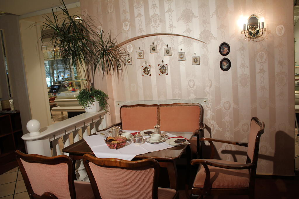 Hotel Cafe Adler 24H Self Check In Triberg im Schwarzwald ภายนอก รูปภาพ