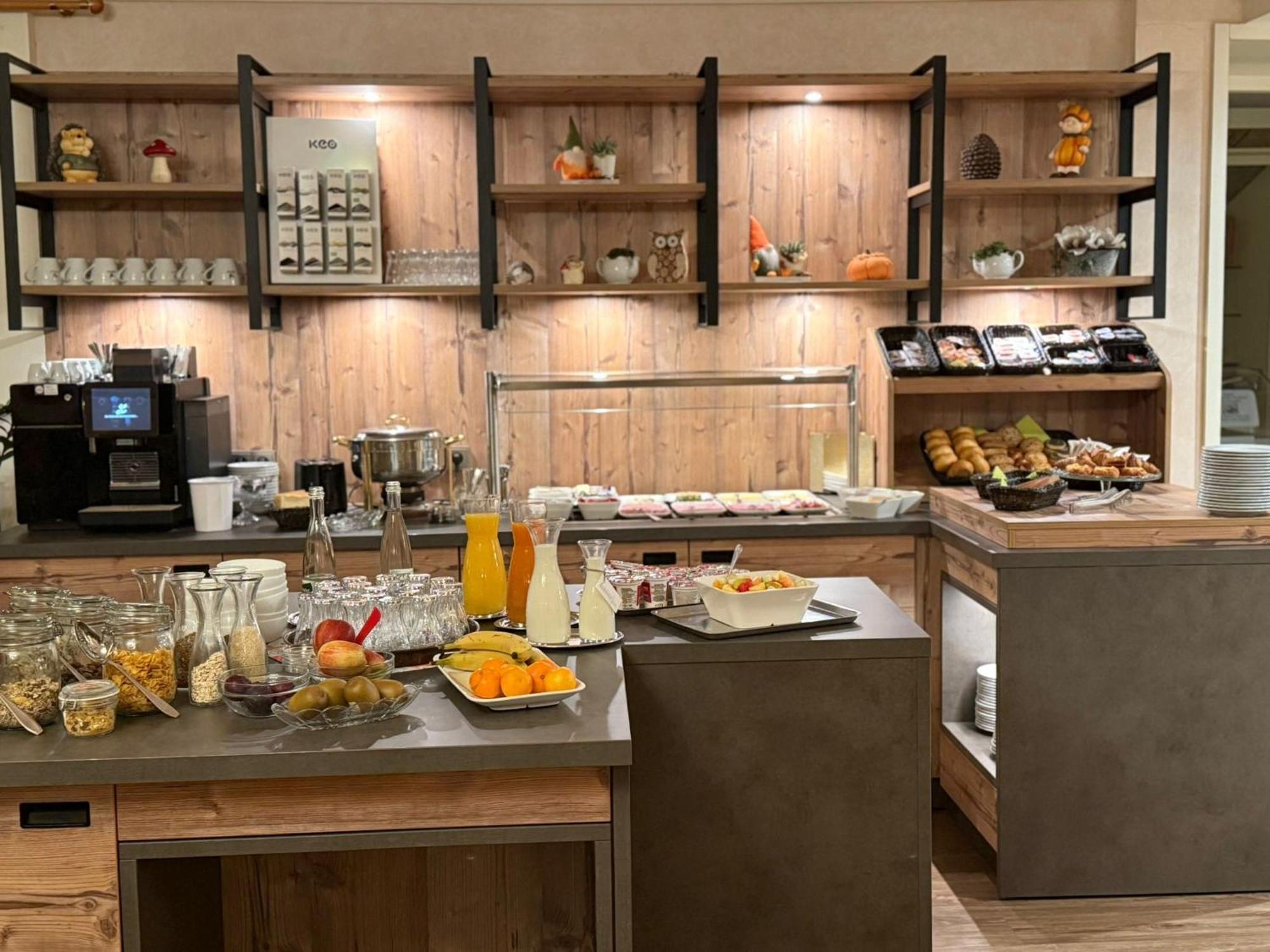 Hotel Cafe Adler 24H Self Check In Triberg im Schwarzwald ภายนอก รูปภาพ