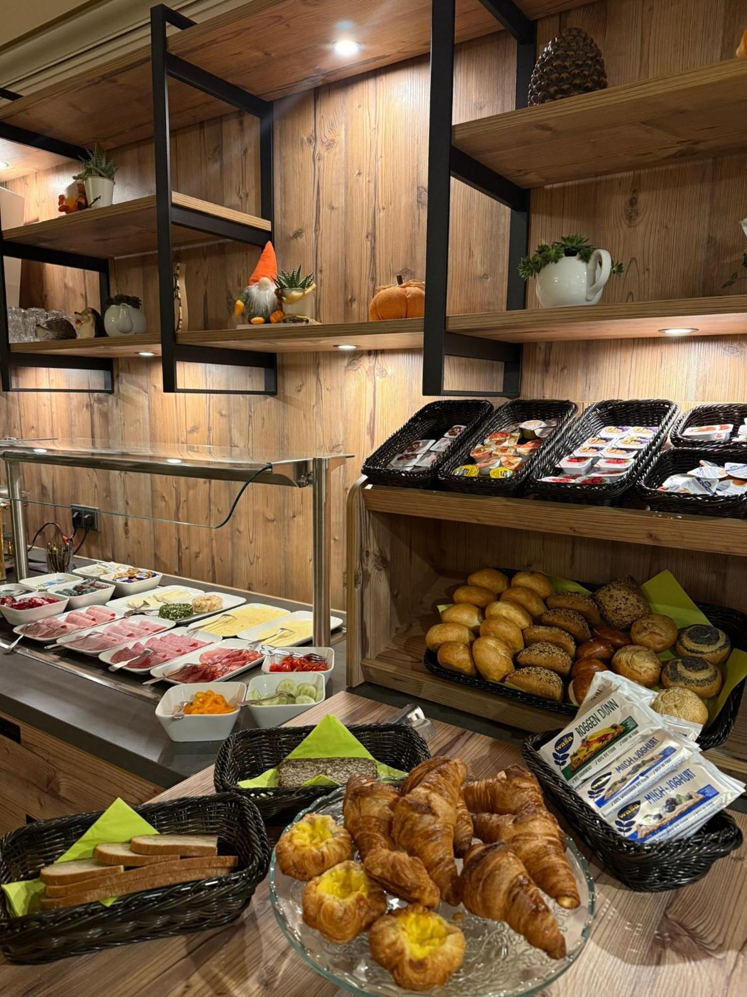 Hotel Cafe Adler 24H Self Check In Triberg im Schwarzwald ภายนอก รูปภาพ