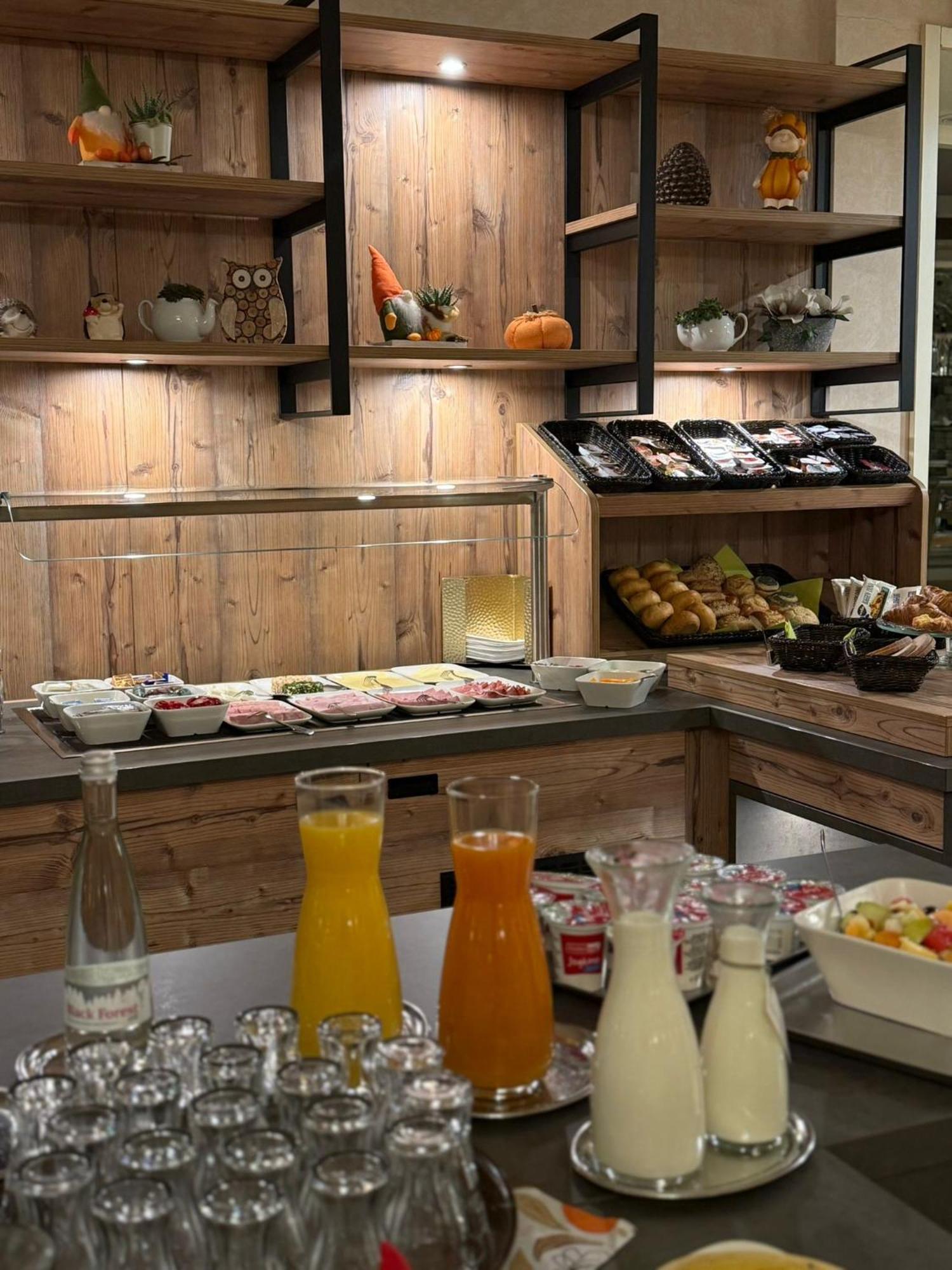 Hotel Cafe Adler 24H Self Check In Triberg im Schwarzwald ภายนอก รูปภาพ